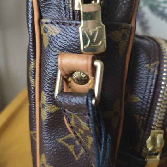 Vintage Louis Vuitton Amazone In Excellent Condition With Certificate Of Auth. - Picture 4 of 10